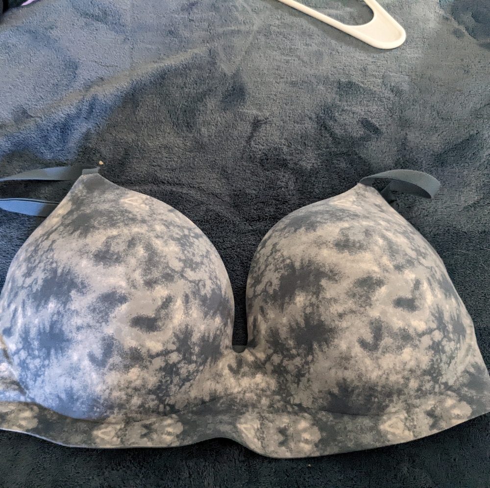 Victoria's Secret Wireless Pushup Bra